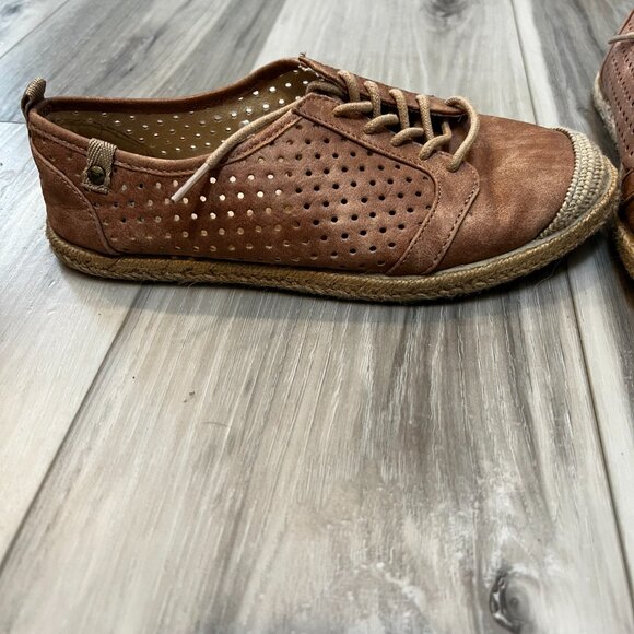 Roxy Women's Flora Lace Up Slip On Shoe Sneaker size 7 Color: Rose - Picture 2 of 5